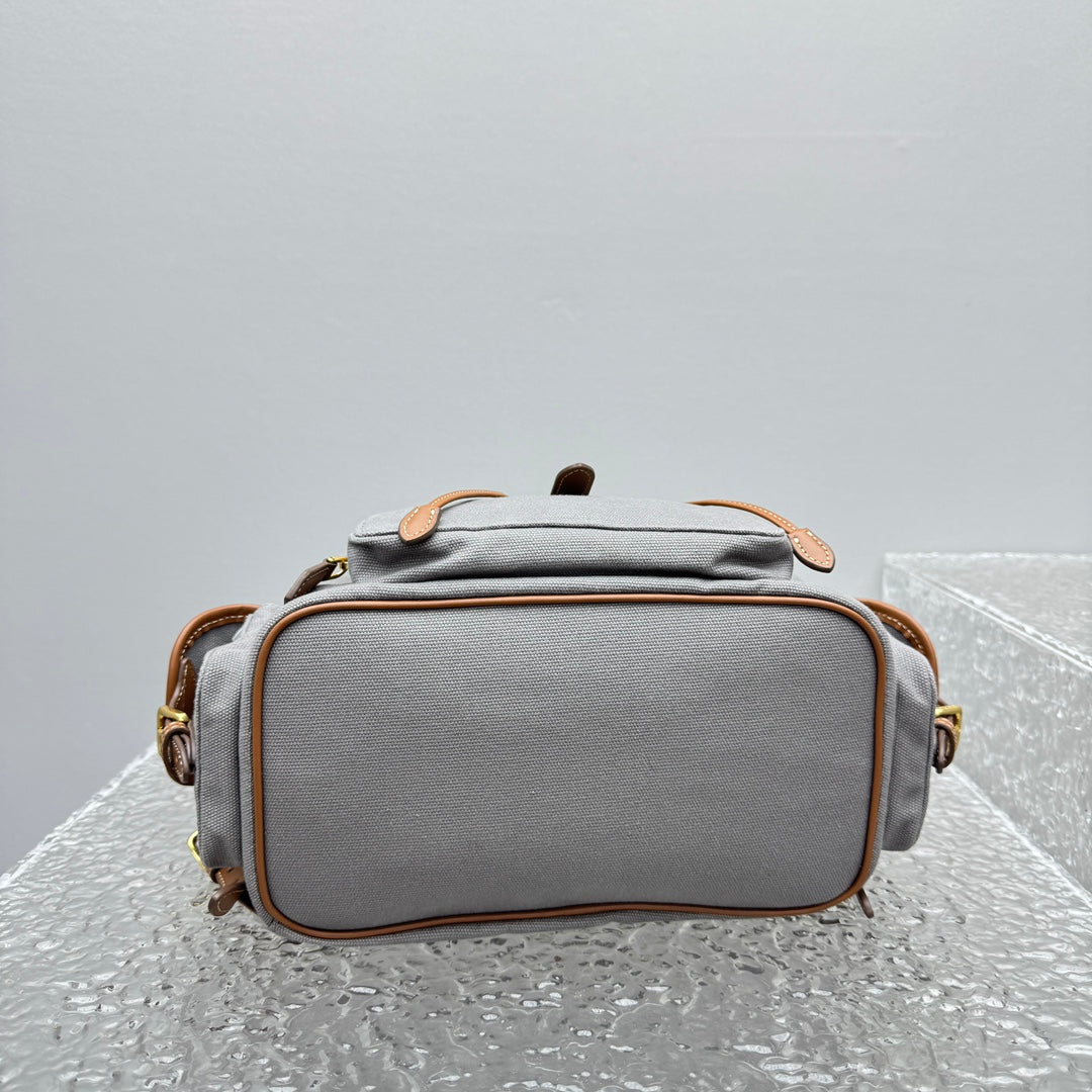 카타 / 미우미우 봄·여름 컬렉션 백팩