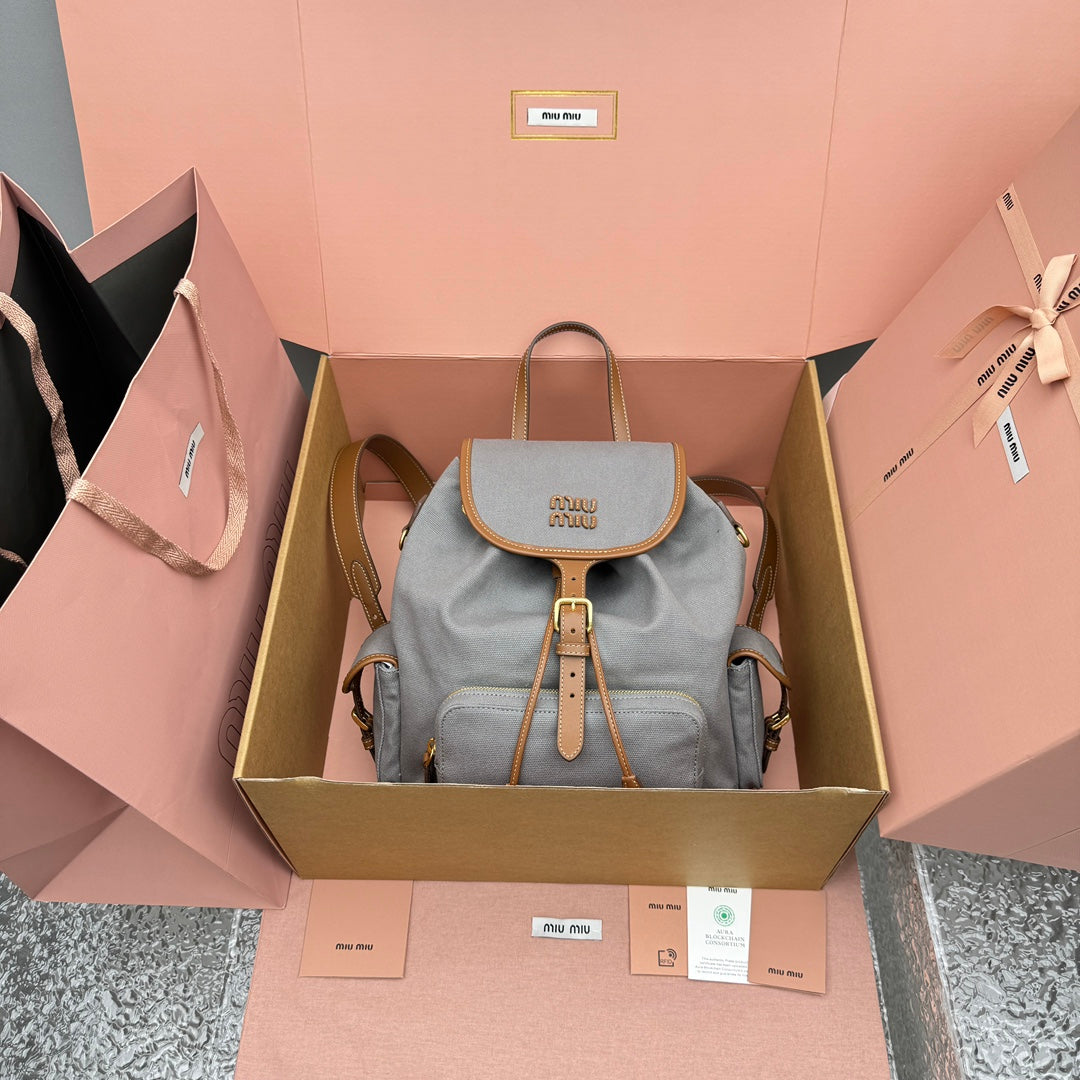 카타 / 미우미우 봄·여름 컬렉션 백팩