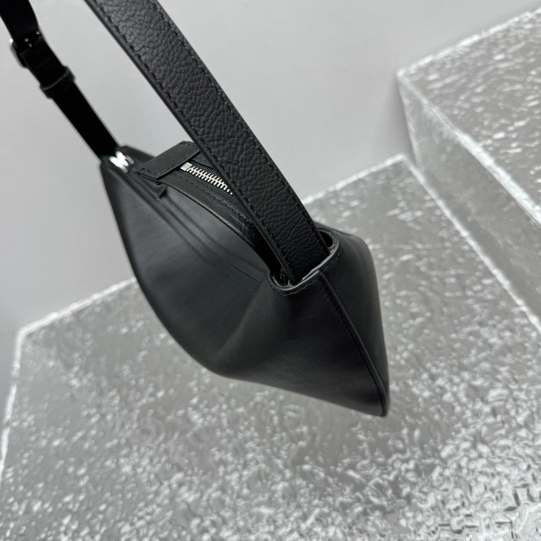 카타 / 더로우 신형 초승달 가방