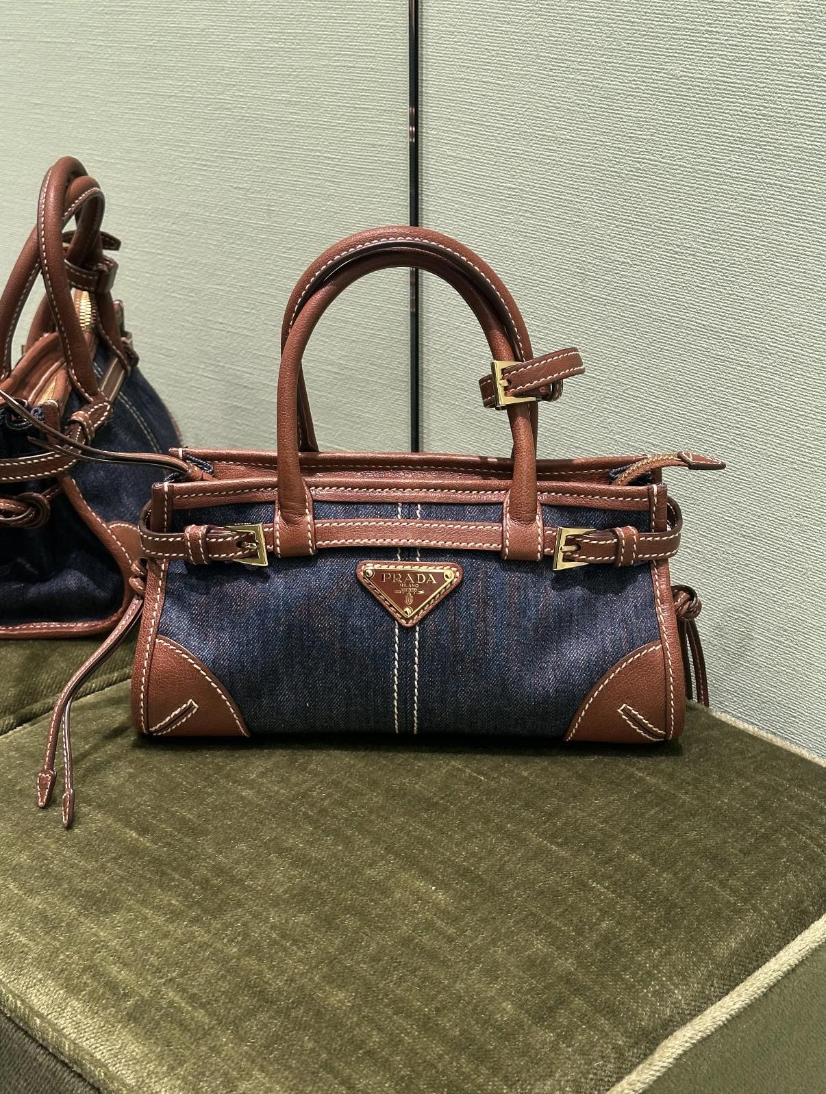 카타 / 프라다 청가방