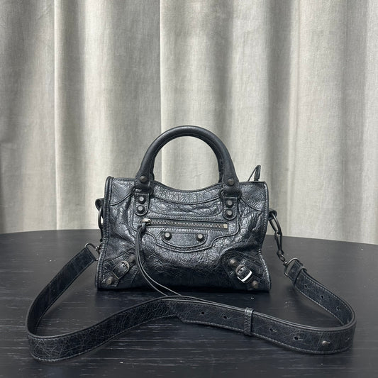 카타 / 발렌시아가 기관차 가방