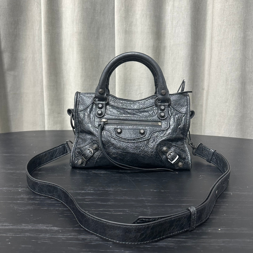 카타 / 발렌시아가 기관차 가방