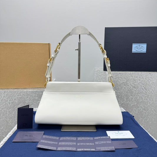 카타 / 프라다 겨드랑이/핸드백