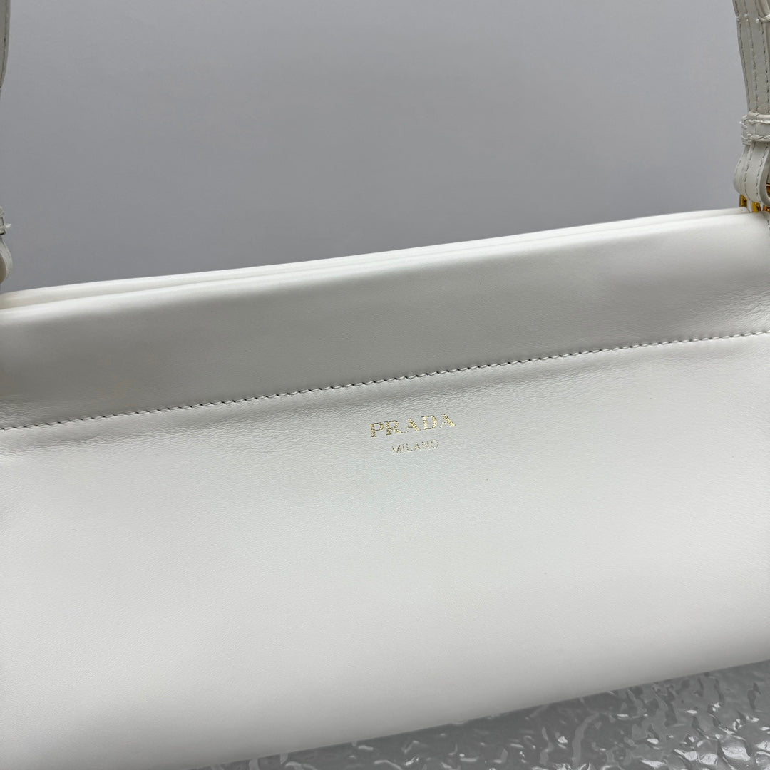 카타 / 프라다 겨드랑이/핸드백
