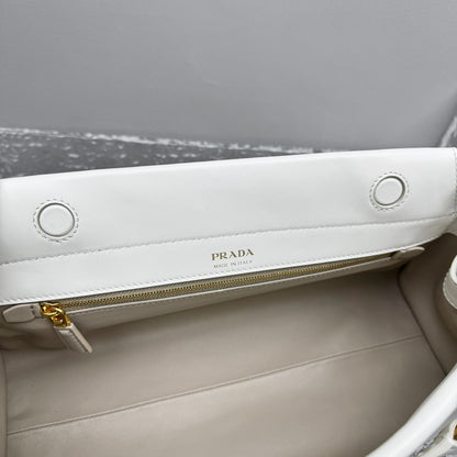 카타 / 프라다 겨드랑이/핸드백