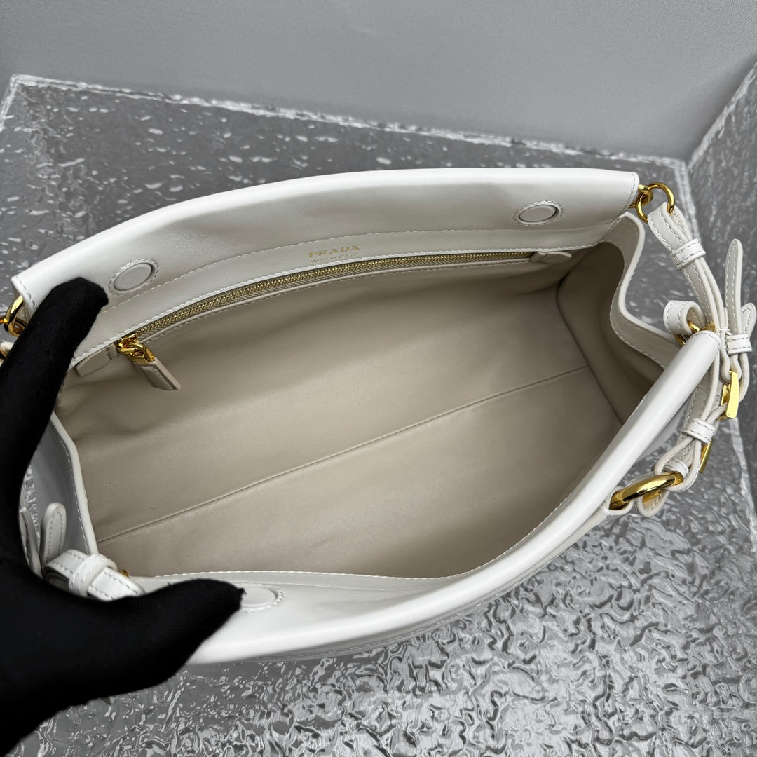 카타 / 프라다 겨드랑이/핸드백