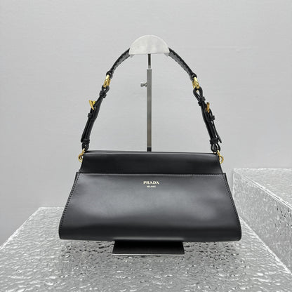 카타 / 프라다 겨드랑이/핸드백