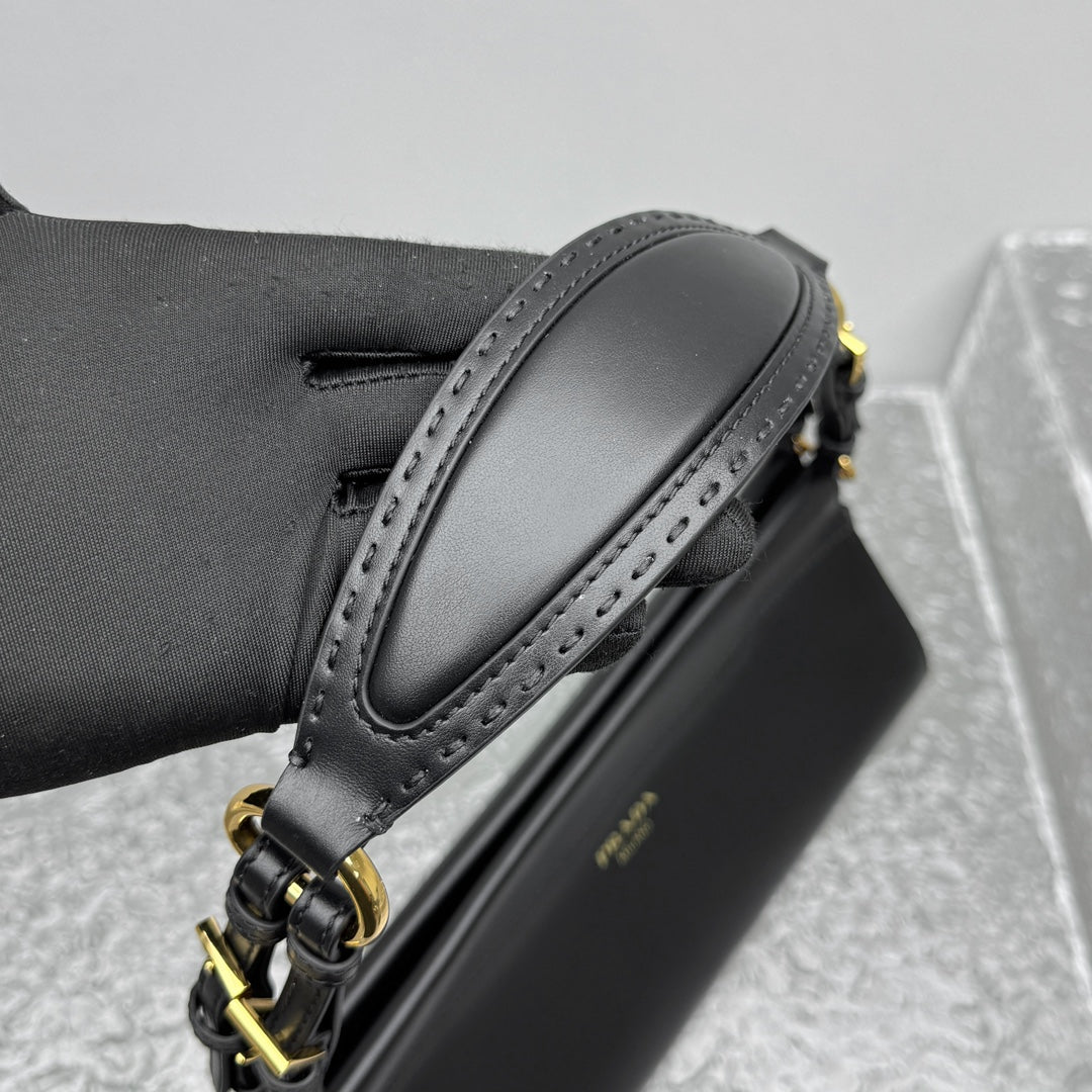 카타 / 프라다 겨드랑이/핸드백