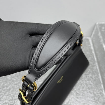 카타 / 프라다 겨드랑이/핸드백