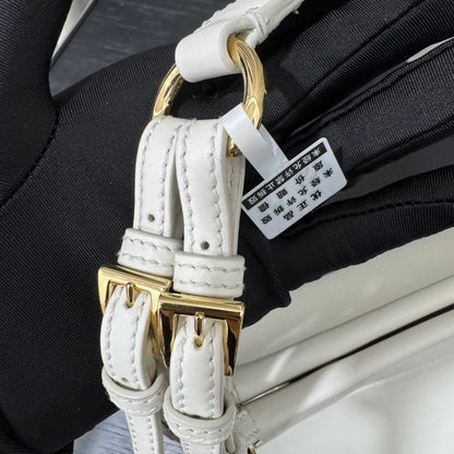 카타 / 프라다 겨드랑이/손