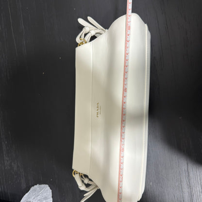 카타 / 프라다 겨드랑이/손