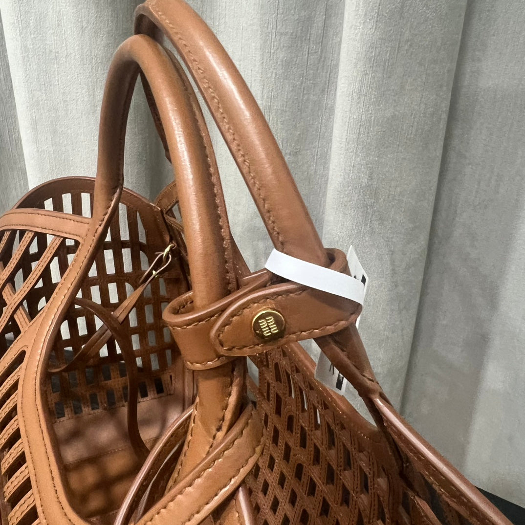 카타 / 미우미우 여름 비치백