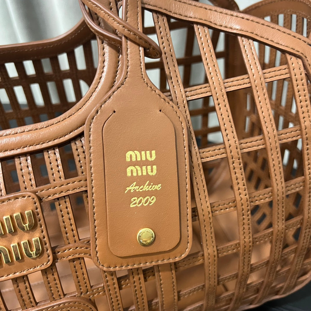 카타 / 미우미우 여름 비치백