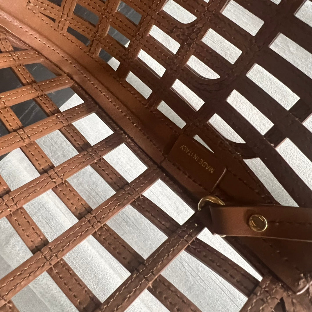 카타 / 미우미우 여름 비치백