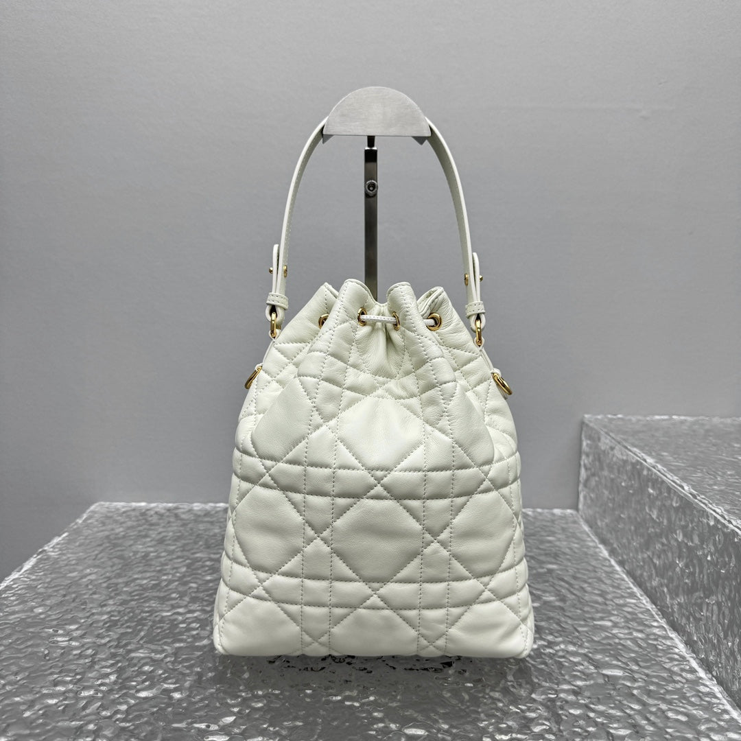 카타 / 디올 물통 가방 화이트