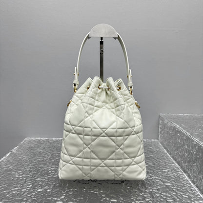 카타 / 디올 물통 가방 화이트