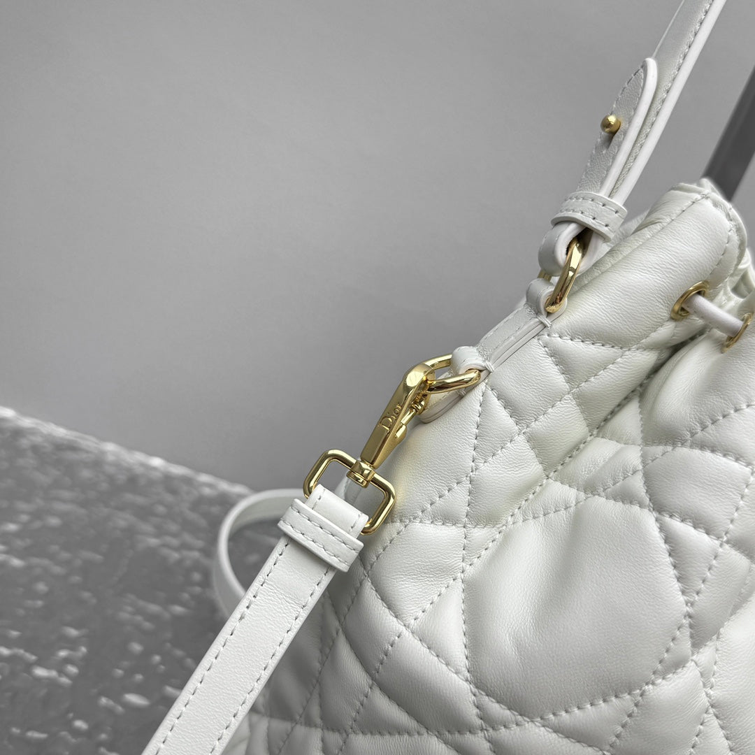 카타 / 디올 물통 가방 화이트