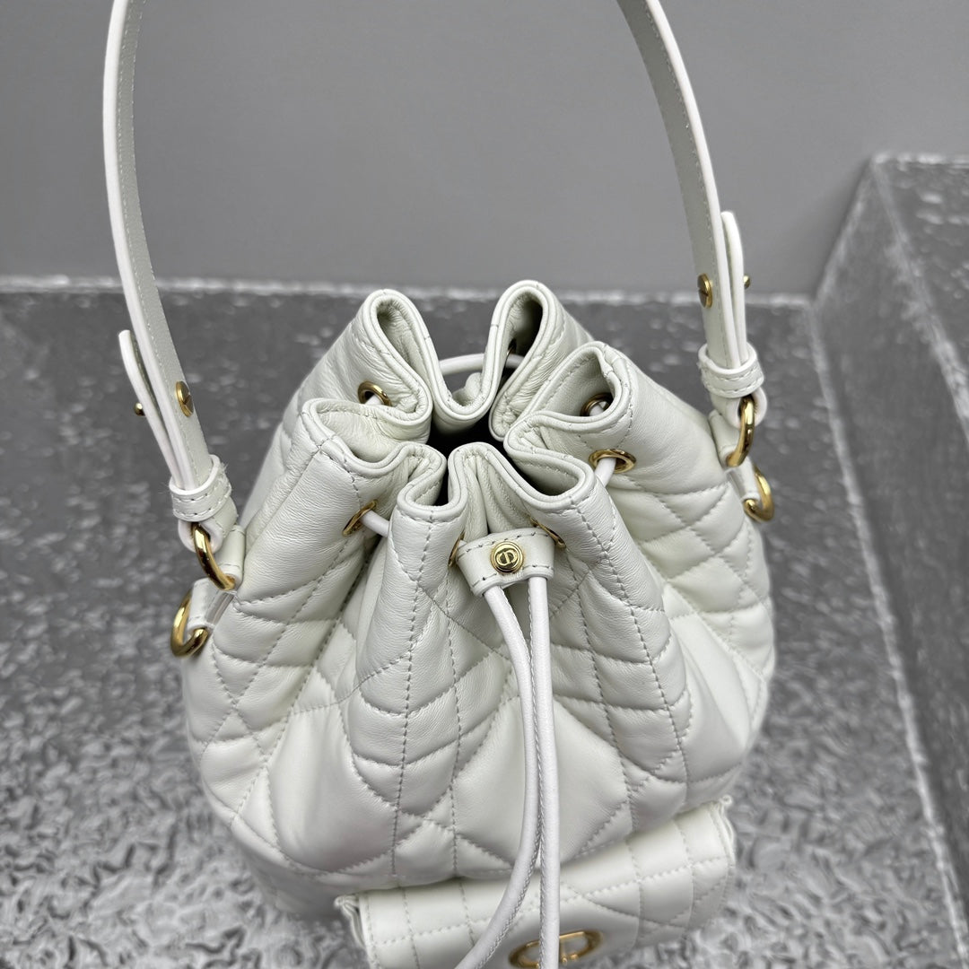 카타 / 디올 물통 가방 화이트