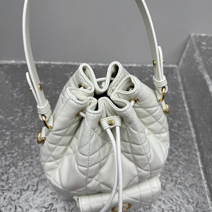 카타 / 디올 물통 가방 화이트