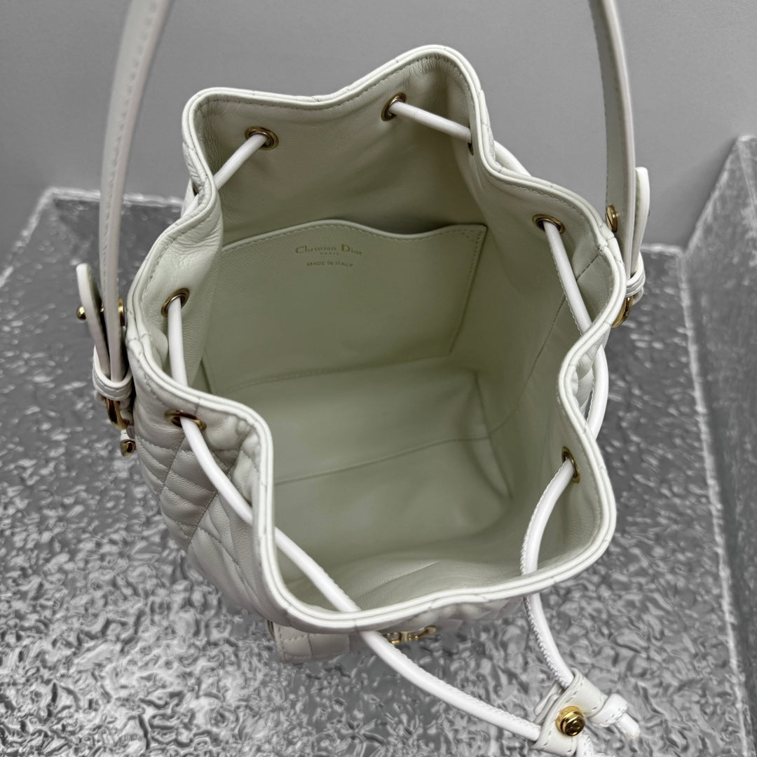 카타 / 디올 물통 가방 화이트