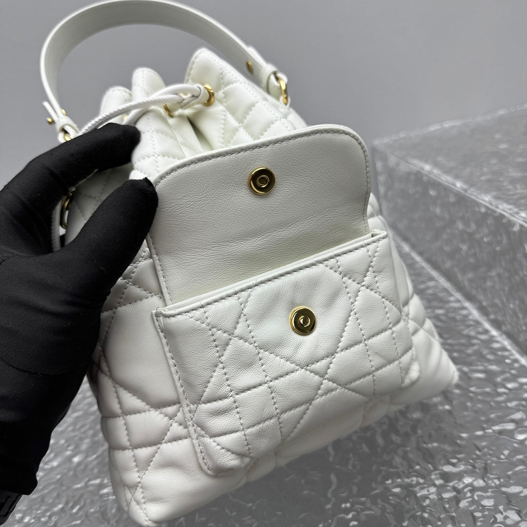 카타 / 디올 물통 가방 화이트