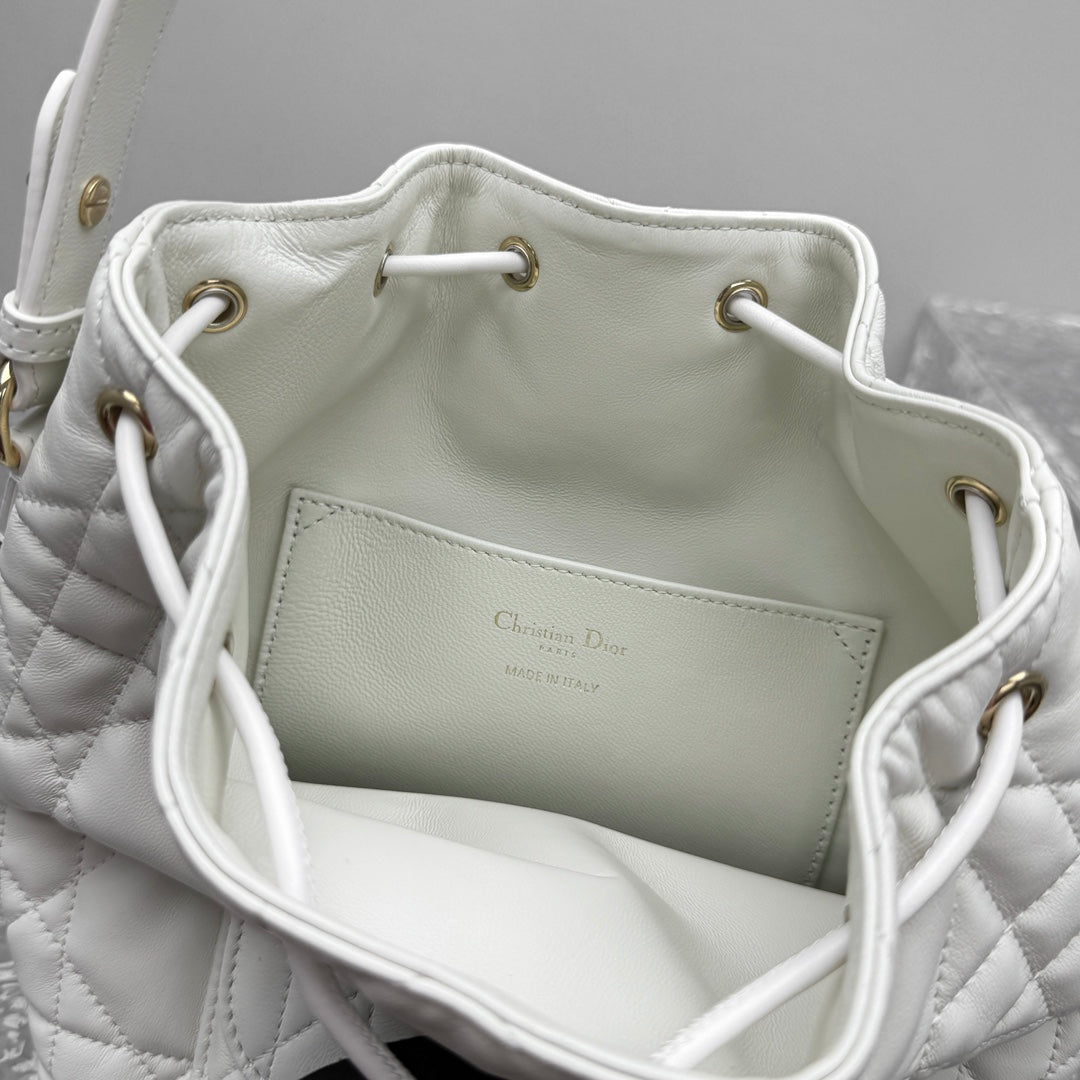 카타 / 디올 물통 가방 화이트