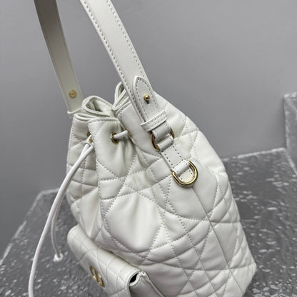 카타 / 디올 물통 가방 화이트