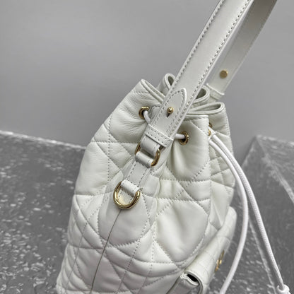 카타 / 디올 물통 가방 화이트