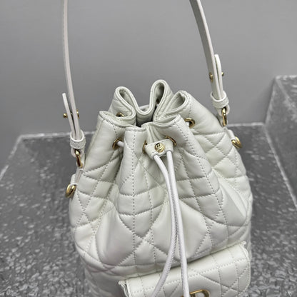 카타 / 디올 물통 가방 화이트