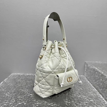 카타 / 디올 물통 가방 화이트