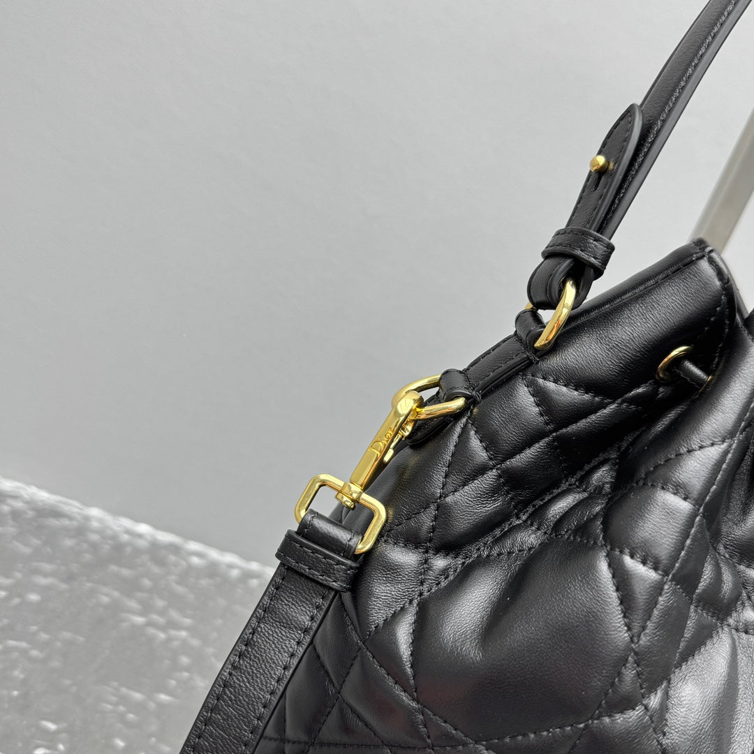 카타 / 디올 물통 가방