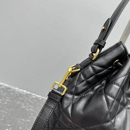 카타 / 디올 물통 가방