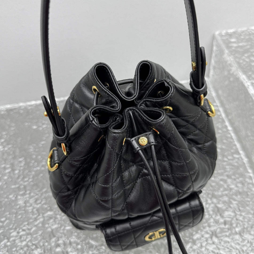 카타 / 디올 물통 가방