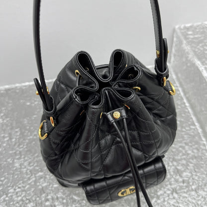 카타 / 디올 물통 가방