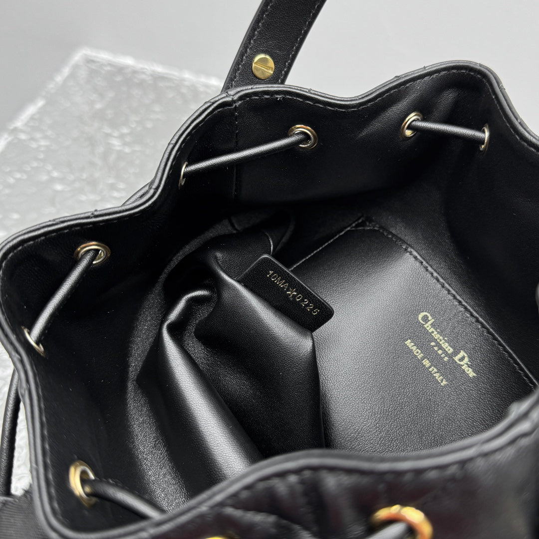 카타 / 디올 물통 가방