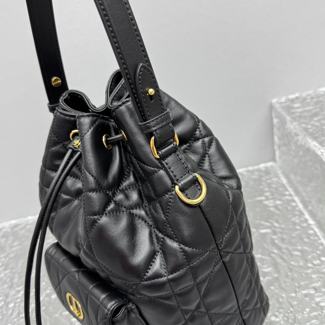 카타 / 디올 물통 가방