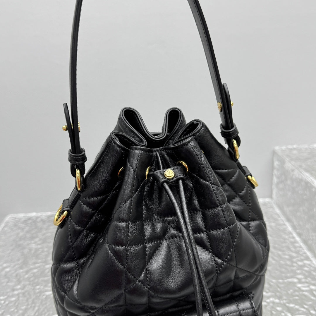 카타 / 디올 물통 가방