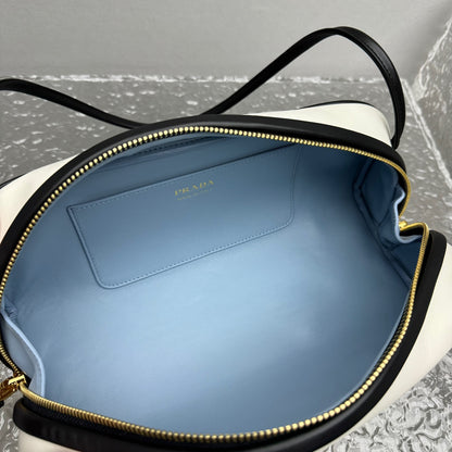 카타 / 프라다 가방 핸드백