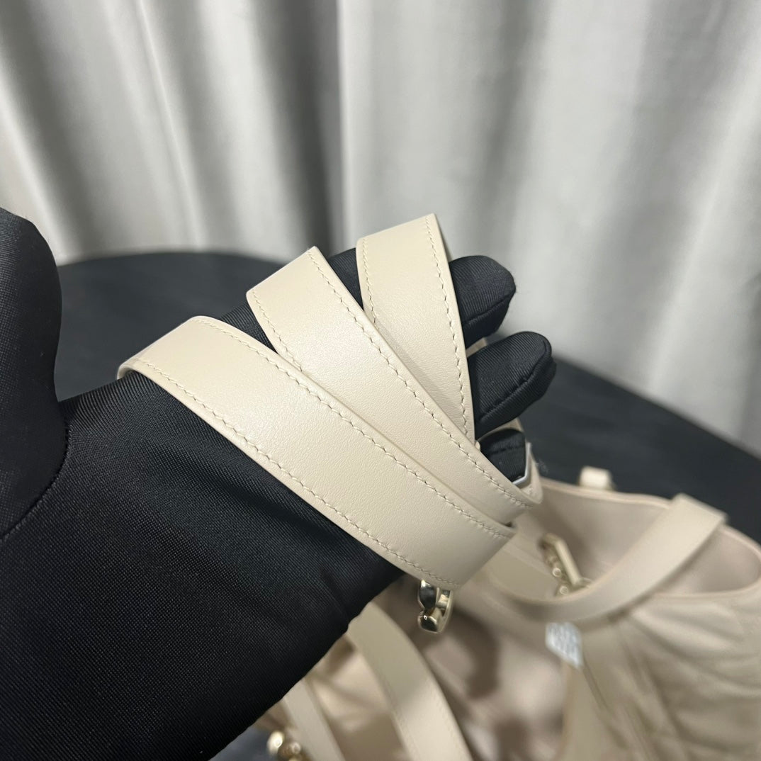 카타 / 디올 세로판 가방