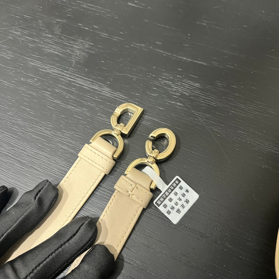 카타 / 디올 세로판 가방