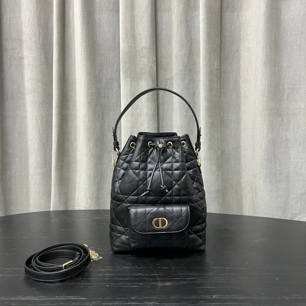 카타 / 디올 물통 가방