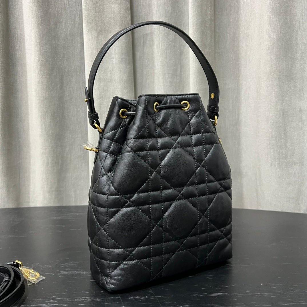 카타 / 디올 물통 가방