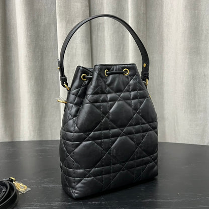 카타 / 디올 물통 가방