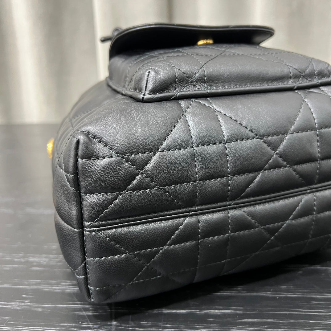 카타 / 디올 물통 가방