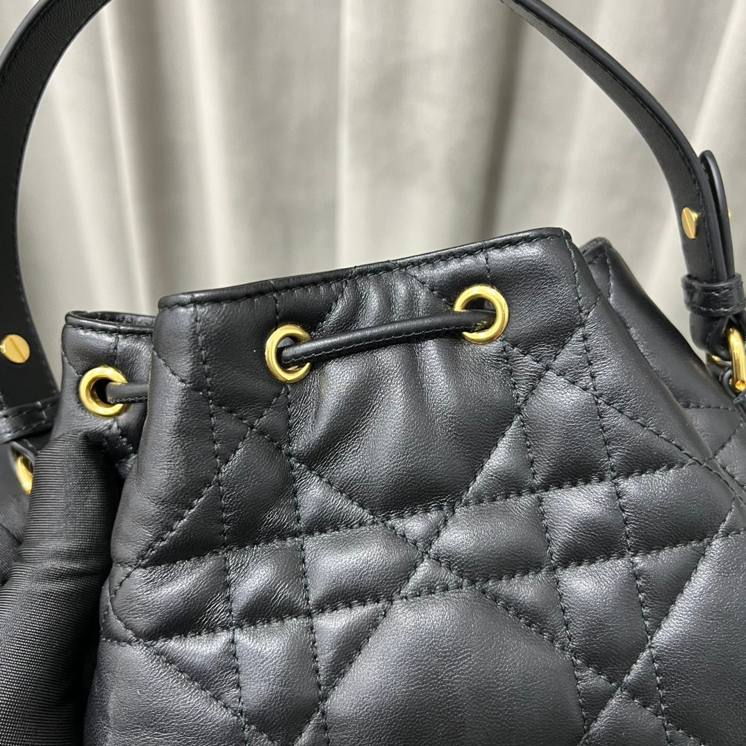 카타 / 디올 물통 가방