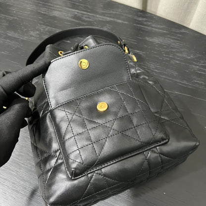 카타 / 디올 물통 가방