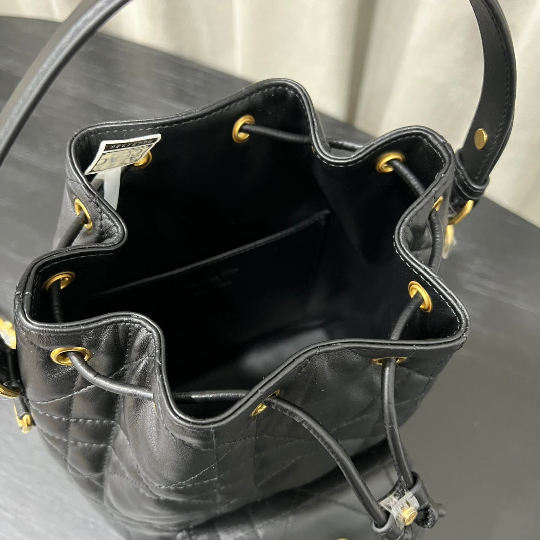 카타 / 디올 물통 가방