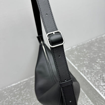 카타 / 더로우 반달 가방