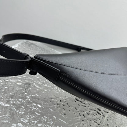 카타 / 더로우 반달 가방