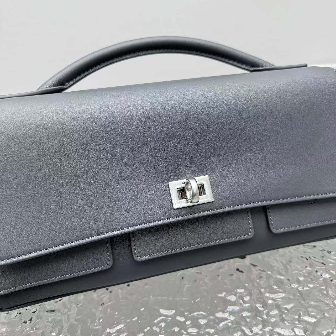 카타 / 발렌시아가  핸드백